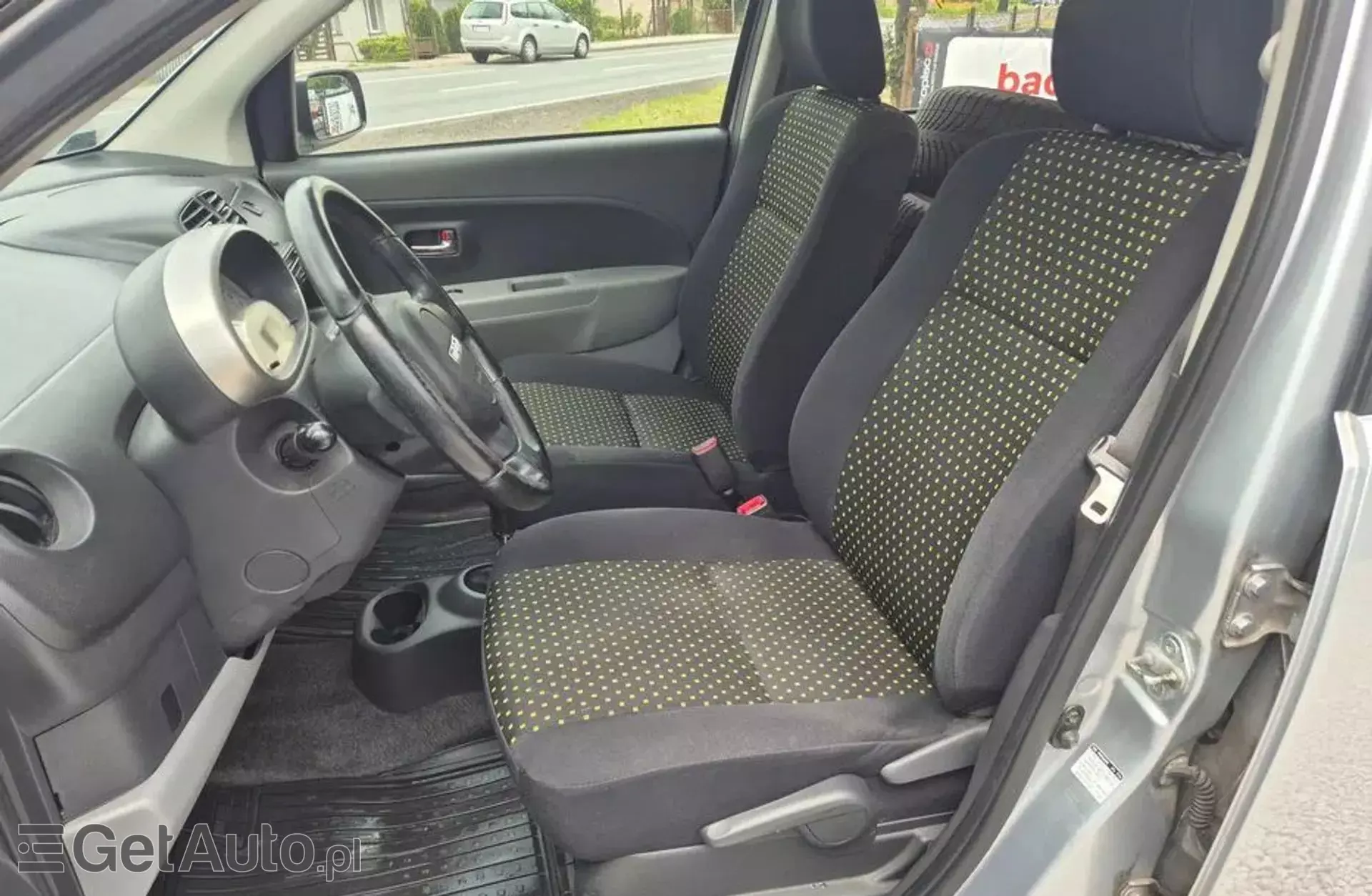 DAIHATSU Sirion 1.3 i 4WD (87 KM)