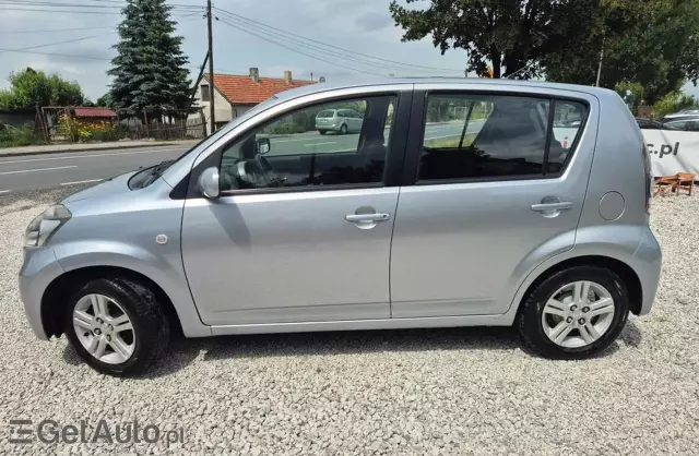 DAIHATSU Sirion 1.3 i 4WD (87 KM)