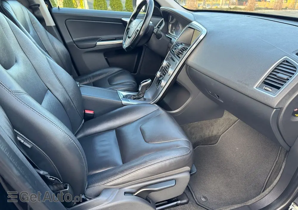 VOLVO XC 60 D3 Drive-E Summum