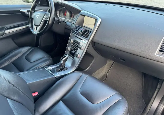 VOLVO XC 60 D3 Drive-E Summum