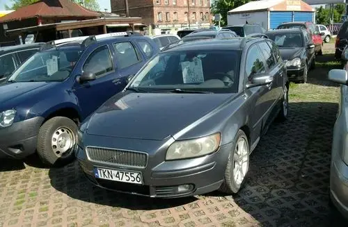 VOLVO V50 