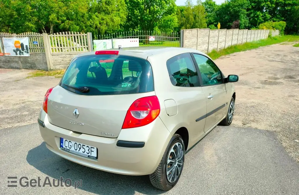 RENAULT Clio 
