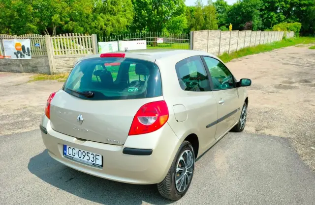 RENAULT Clio 