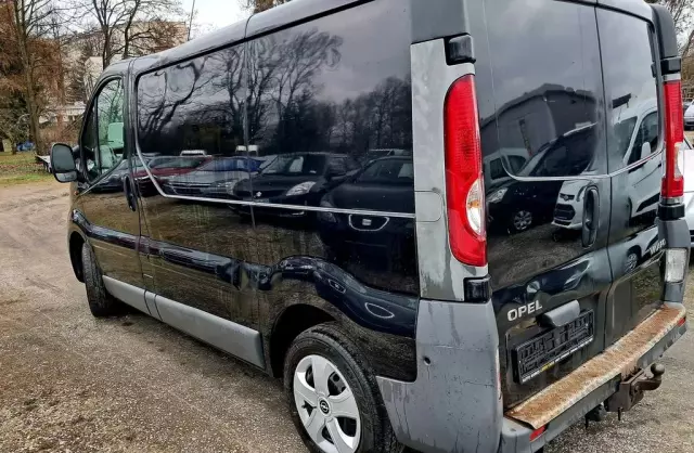 OPEL Vivaro 