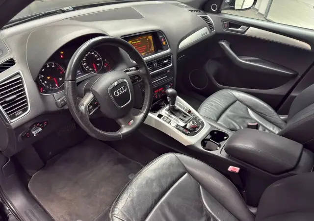 AUDI Q5 3.2 FSI Quattro S tronic