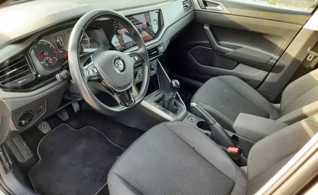 VOLKSWAGEN Polo 
