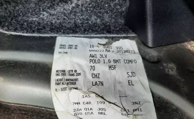VOLKSWAGEN Polo 