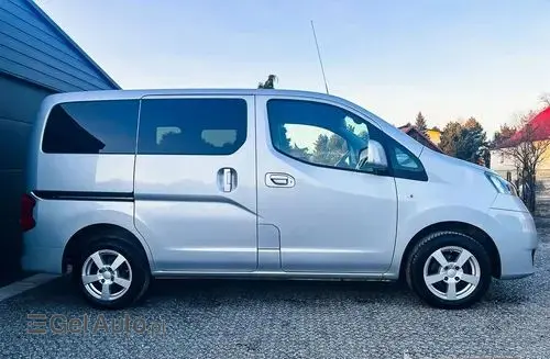 NISSAN NV200 