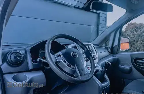 NISSAN NV200 