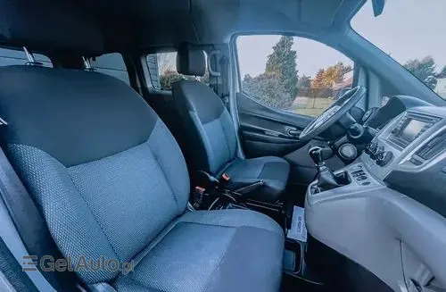 NISSAN NV200 