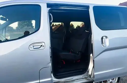 NISSAN NV200 
