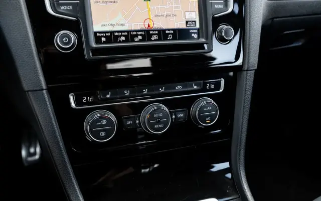 VOLKSWAGEN Golf 2.0 BlueTDI DSG Highline