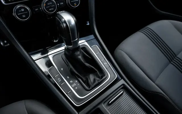 VOLKSWAGEN Golf 2.0 BlueTDI DSG Highline