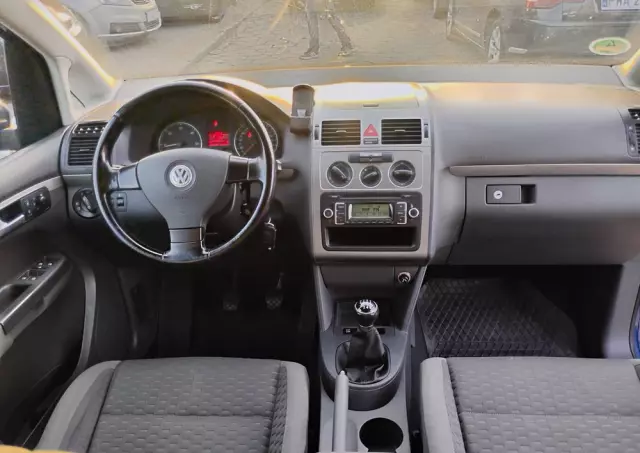 VOLKSWAGEN Touran 1.9 TDI Conceptline