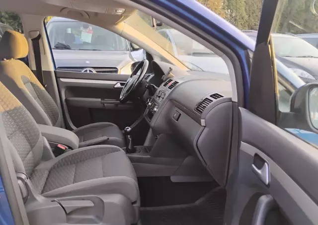 VOLKSWAGEN Touran 1.9 TDI Conceptline