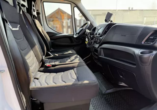 IVECO Brygadówka 7 miejsc/Daily 35-160 V/MAXI/Serwis IVECO/manual/PDC/Kamera 