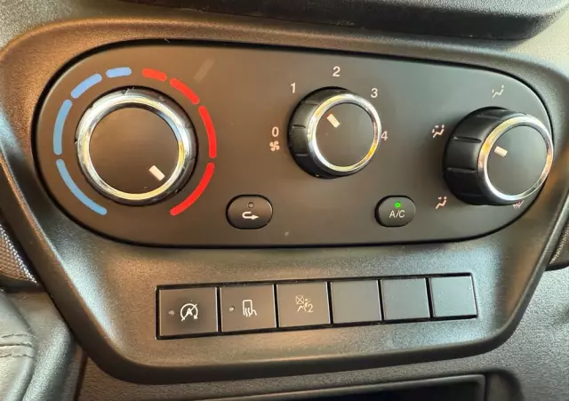 IVECO Brygadówka 7 miejsc/Daily 35-160 V/MAXI/Serwis IVECO/manual/PDC/Kamera 