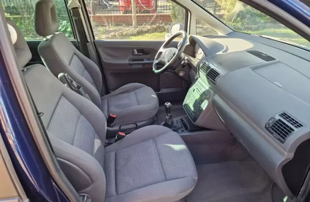 VOLKSWAGEN Sharan 