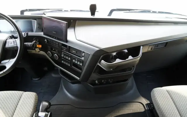 VOLVO FH 500 / XXL / I-SAVE /  LOWDECK / MEGA / KLIMA POSTOJOWA / TV / ALUFELGI / PO KONTRAKCIE SERWISOWYM 