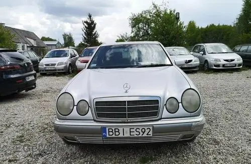 MERCEDES-BENZ 200 