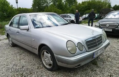 MERCEDES-BENZ 200 