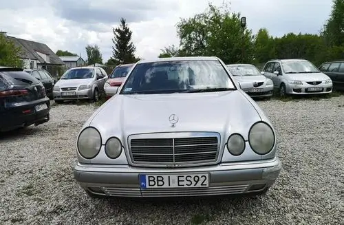 MERCEDES-BENZ 200 