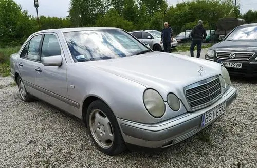 MERCEDES-BENZ 200 