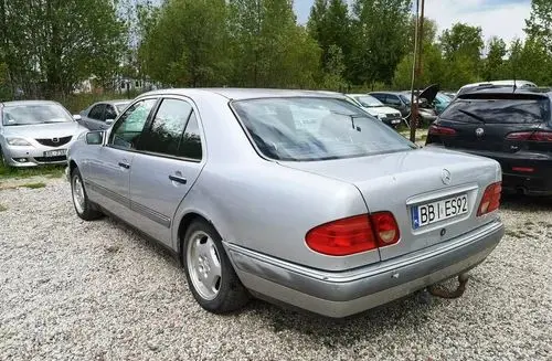 MERCEDES-BENZ 200 