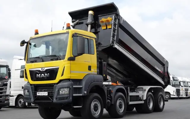MAN TGS 41.460 / 8X8 / WYWROTKA TYLNOZSYPOWA / MANUAL / HARDOX / KH-KIPPER / 2017 ROK / PO KONTRAKCIE SERWISOWYM 