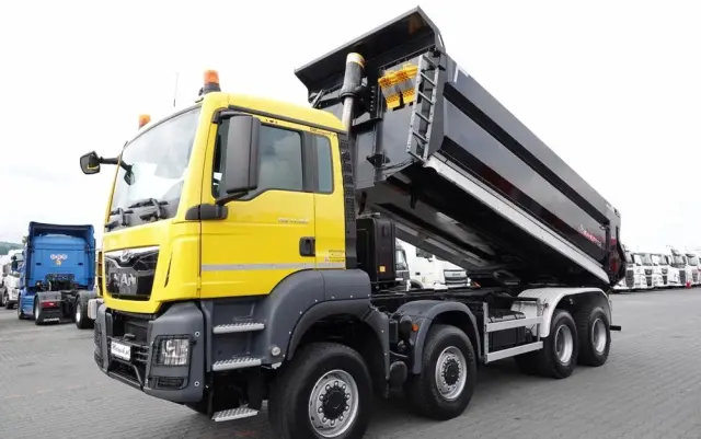 MAN TGS 41.460 / 8X8 / WYWROTKA TYLNOZSYPOWA / MANUAL / HARDOX / KH-KIPPER / 2017 ROK / PO KONTRAKCIE SERWISOWYM 