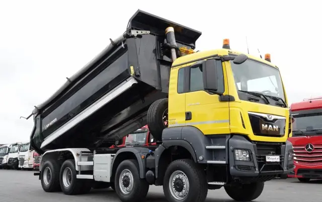 MAN TGS 41.460 / 8X8 / WYWROTKA TYLNOZSYPOWA / MANUAL / HARDOX / KH-KIPPER / 2017 ROK / PO KONTRAKCIE SERWISOWYM 