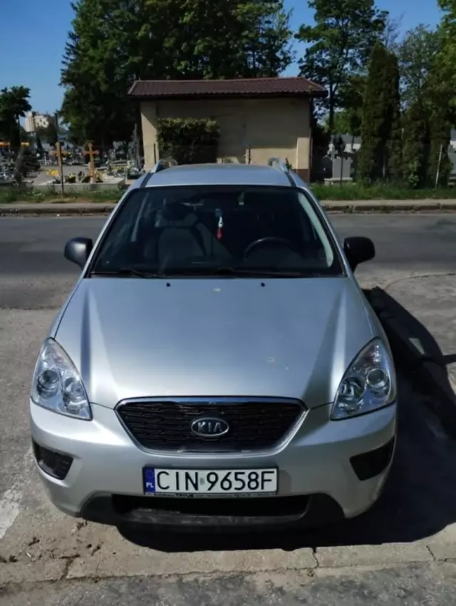 KIA Carens 