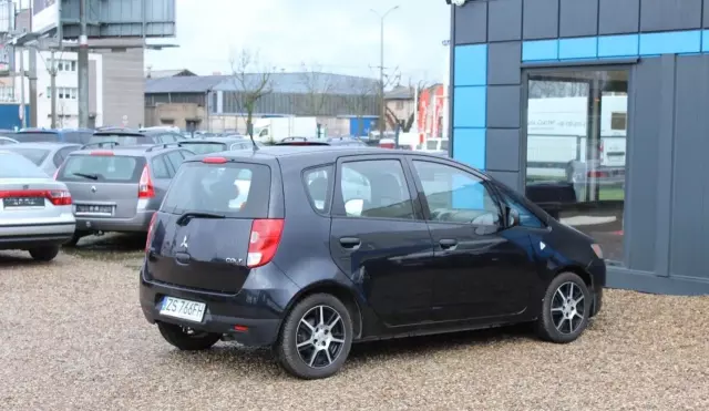 MITSUBISHI Colt 