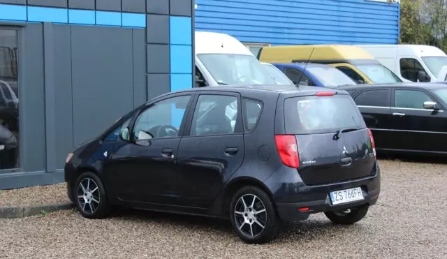 MITSUBISHI Colt 