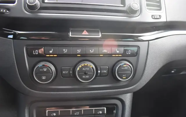 VOLKSWAGEN Sharan 2.0 TDI BMT Highline DSG