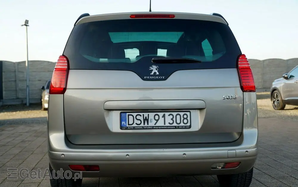 PEUGEOT 5008 