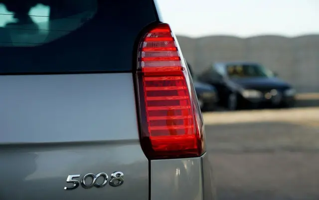 PEUGEOT 5008 