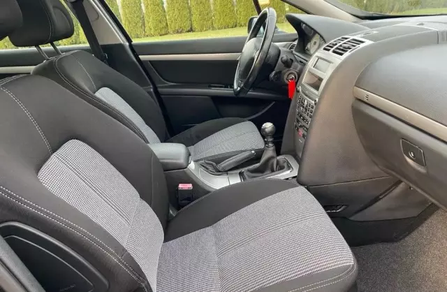 PEUGEOT 407 