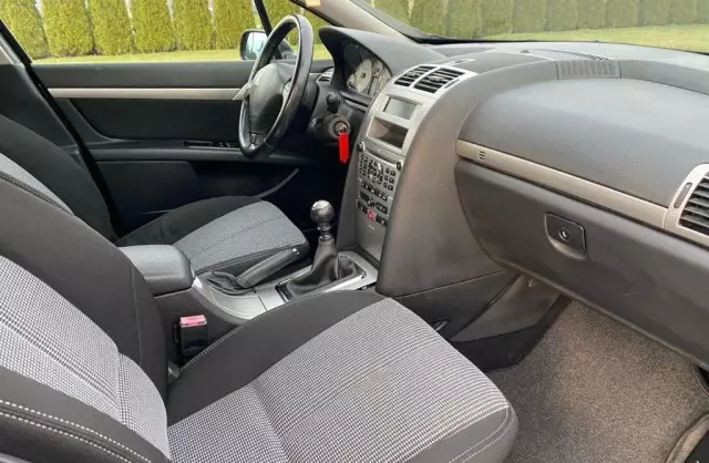 PEUGEOT 407 