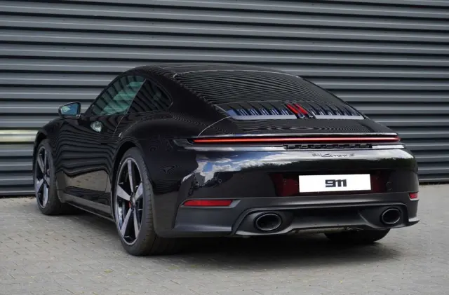 PORSCHE 911 