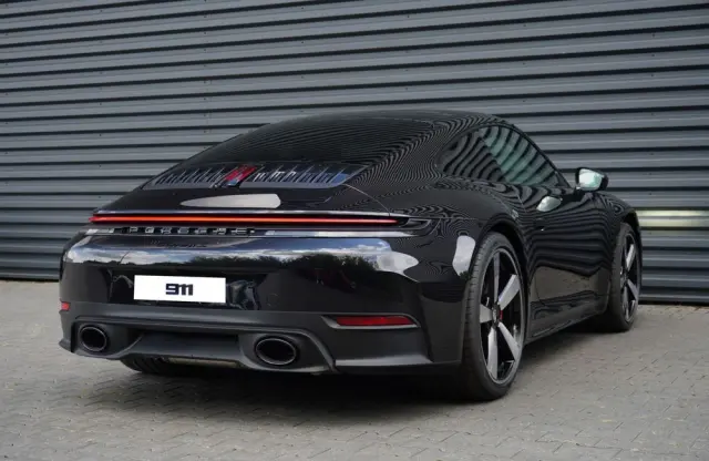 PORSCHE 911 