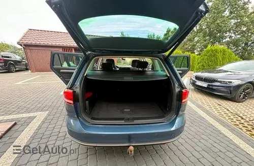 VOLKSWAGEN Passat Alltrack 