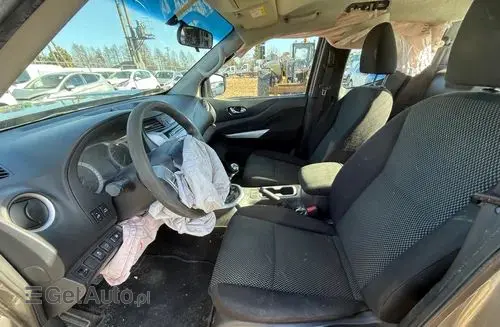 NISSAN Navara 