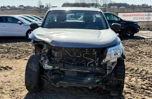 NISSAN Navara 
