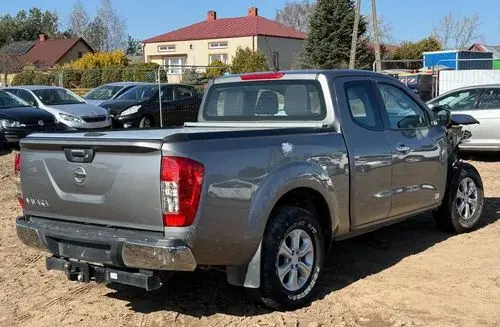 NISSAN Navara 