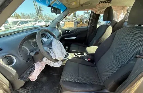 NISSAN Navara 