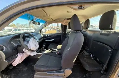 NISSAN Navara 
