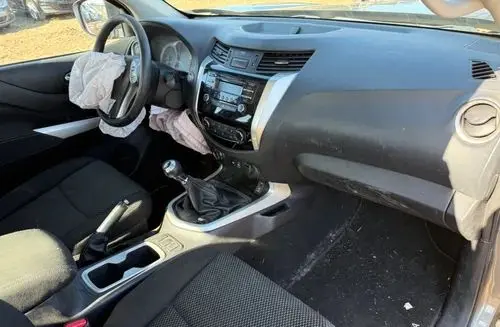 NISSAN Navara 