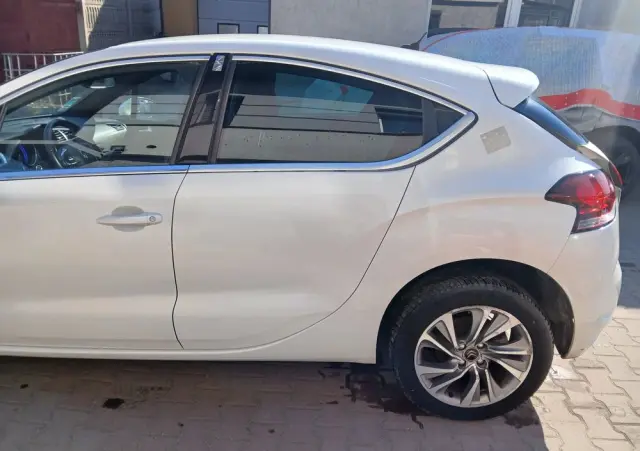 CITROËN DS4 E-HDi 110 Chic