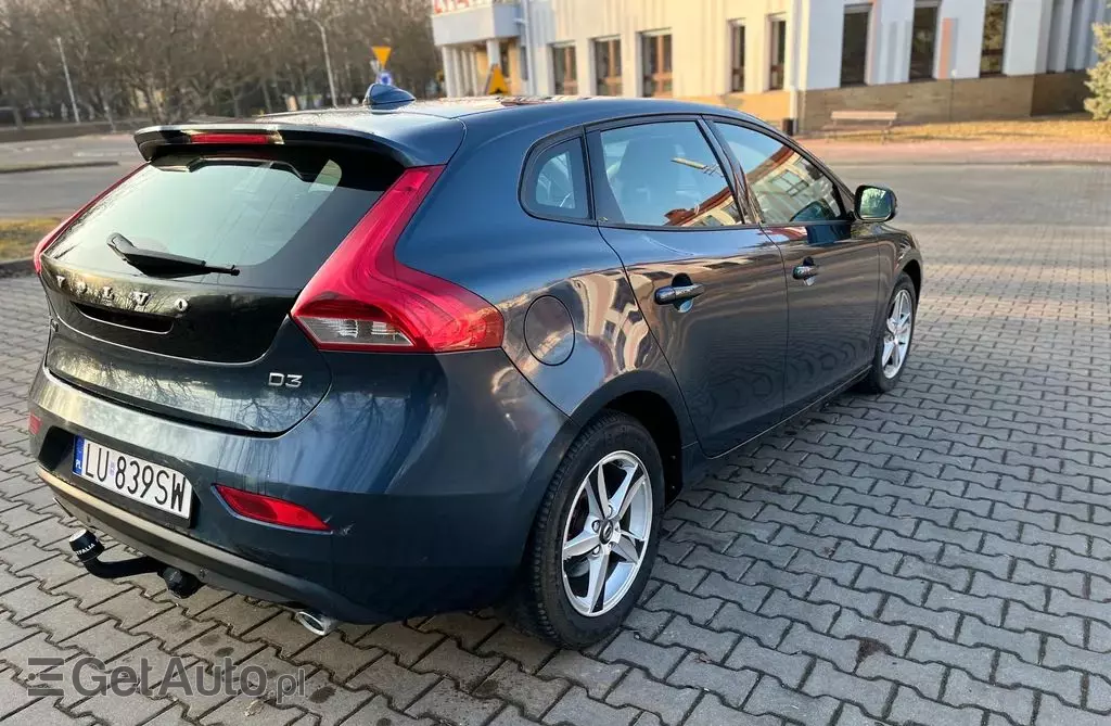 VOLVO V40 
